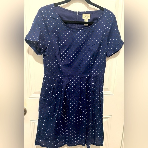 Levi’s Navy Blue Polka Dot Short Sleeve Dress Size Medium EUC! 💙🌻 - Picture 1 of 11